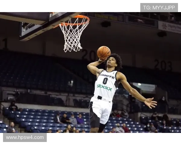 打了三年发展联盟的斯库特亨德森队友宣布重返NCAA继续追梦